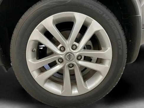 Used 2013 Nissan Juke S FWD image 25