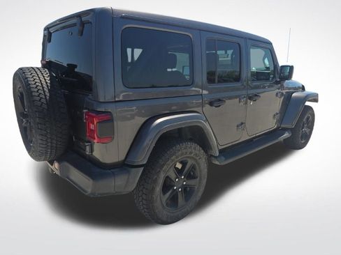 Used 2022 Jeep Wrangler Unlimited Sahara AWD/4WD image 38