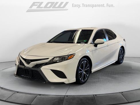 Used 2018 Toyota Camry SE image 4