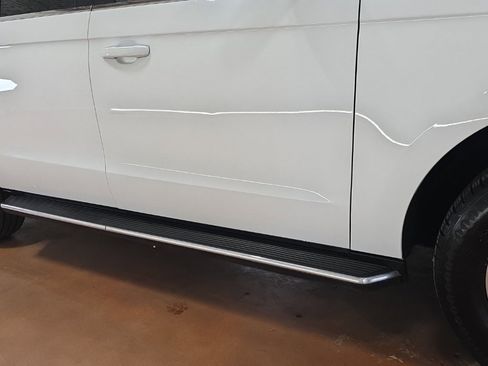 Used 2023 Ford Expedition Max XLT image 9