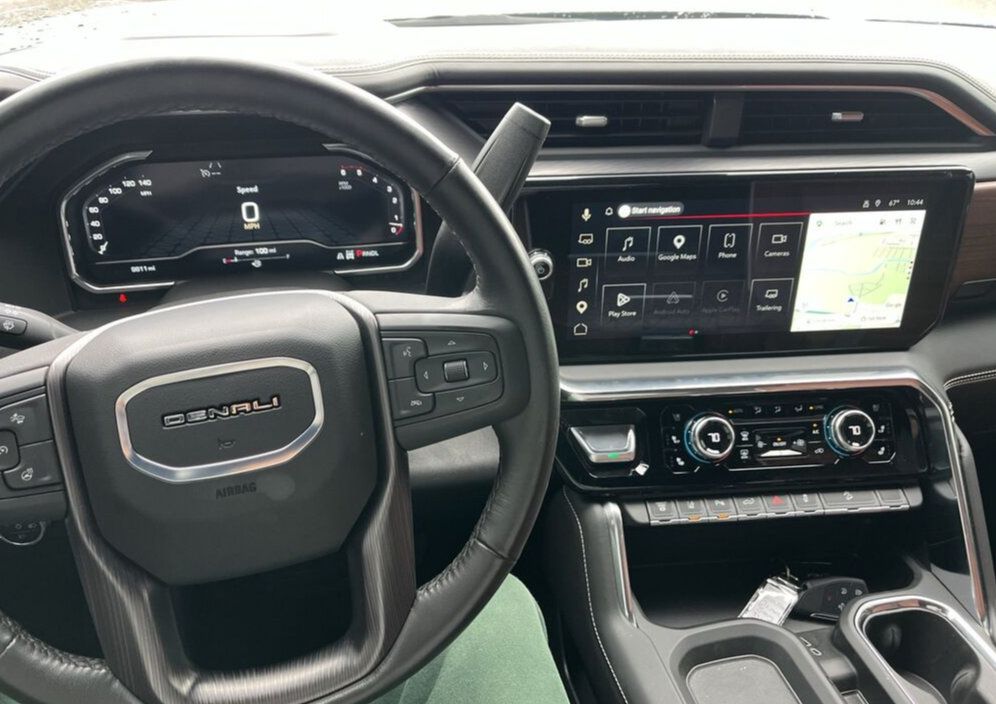 Used 2025 GMC Sierra 2500 Denali Ultimate AWD/4WD image 9