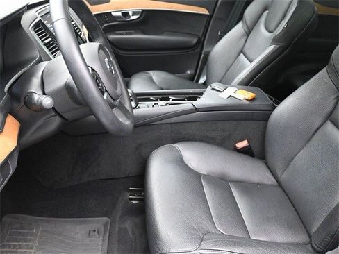 Used 2023 Volvo XC90 B6 Plus w/ Protection Package Premier image 18