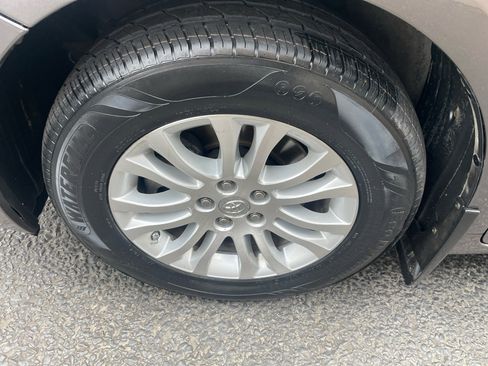 Used 2014 Toyota Sienna XLE image 16