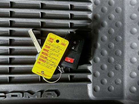 Used 2023 Toyota Tacoma TRD Off-Road image 33