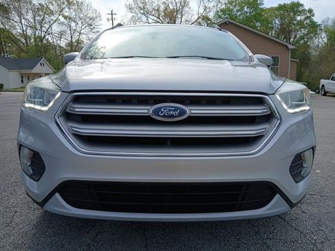 Used 2017 Ford Escape SE w/ Equipment Group 201A image 3