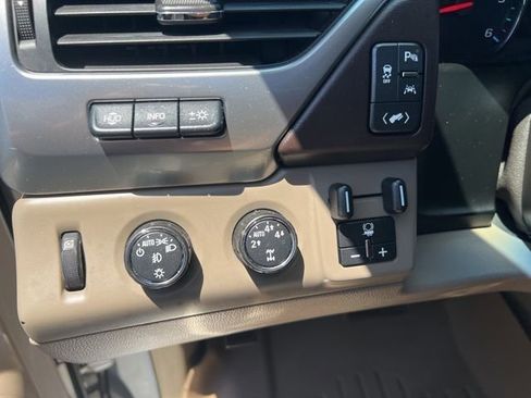 Used 2016 Chevrolet Suburban LTZ AWD/4WD image 31