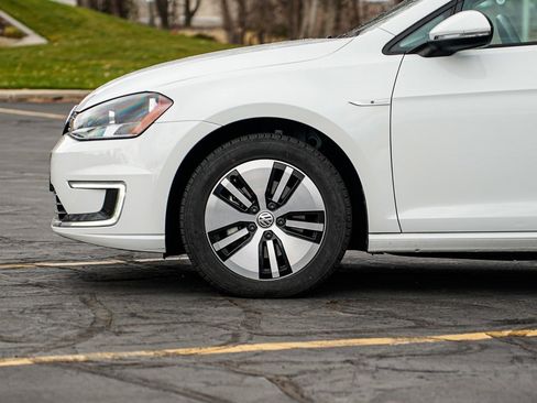 Used 2016 Volkswagen e-Golf SE w/ DC Fast Charging Package image 8