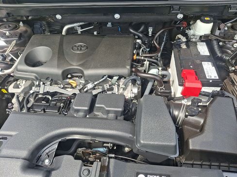 Used 2022 Toyota RAV4 XLE AWD/4WD image 27