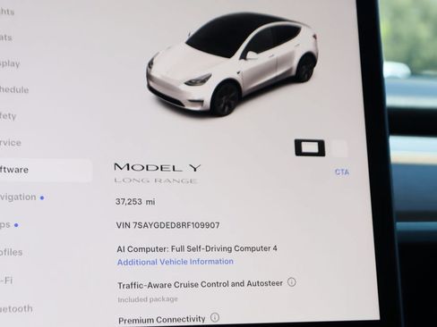 Used 2024 Tesla Model Y Long Range RWD image 24