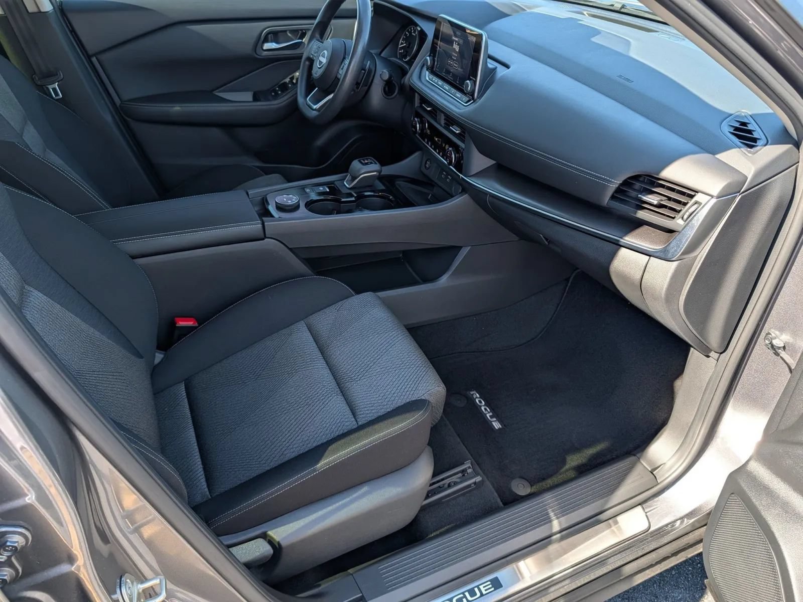 Used 2024 Nissan Rogue SV AWD/4WD image 12