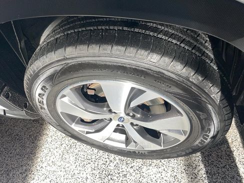 Used 2023 Subaru Ascent Premium w/ Convenience Package AWD/4WD image 5