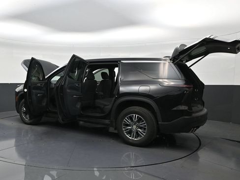 Used 2024 Chevrolet Traverse LS FWD image 23