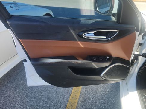 Used 2018 Alfa Romeo Giulia AWD image 14