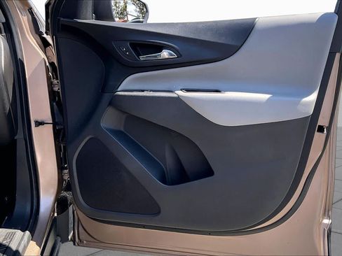 Used 2018 Chevrolet Equinox LS FWD image 23