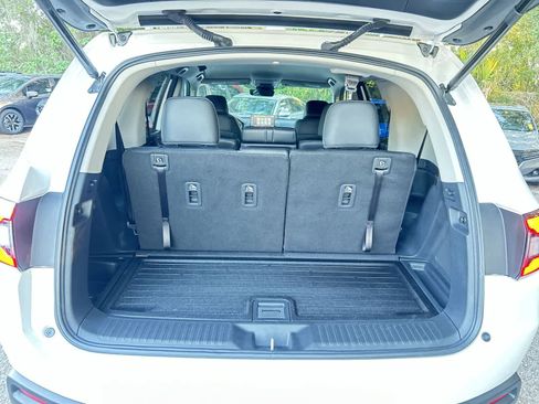 Certified 2025 Honda Pilot EX-L image 9