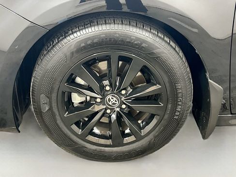 Used 2025 Toyota Camry LE w/ Convenience Package FWD image 27