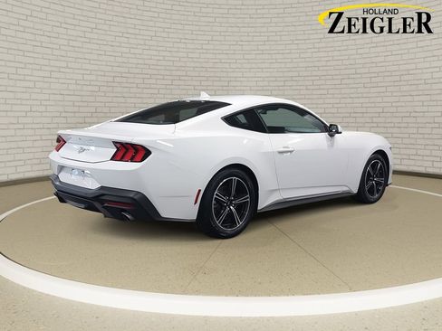 Used 2024 Ford Mustang Coupe image 5