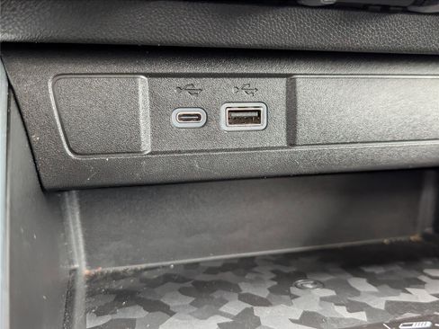 Used 2023 Chevrolet Colorado Z71 w/ Z71 Convenience Package 2 image 24