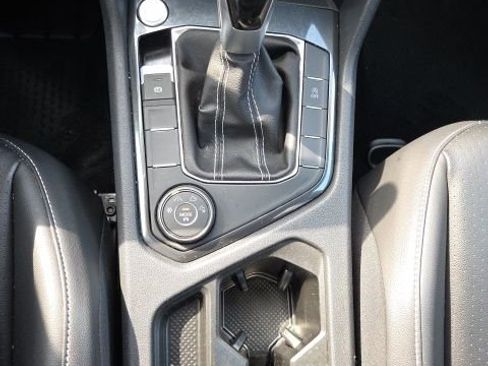 Certified 2022 Volkswagen Tiguan SE w/ Panoramic Sunroof Package image 18