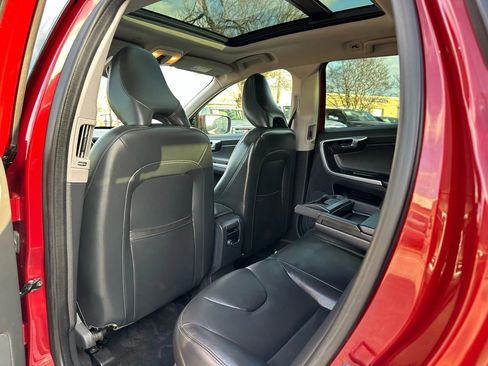 Used 2016 Volvo XC60 T5 Premier w/ Proximity Package image 17