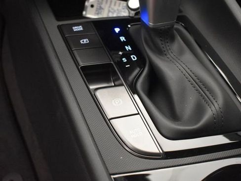 Used 2025 Hyundai Elantra SEL image 17