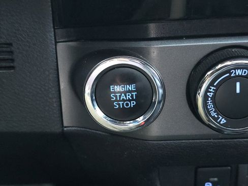 Used 2018 Toyota Tacoma TRD Off-Road image 33