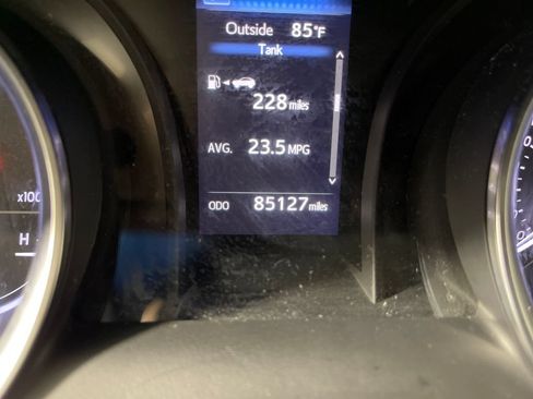 Used 2018 Toyota Camry SE FWD image 21