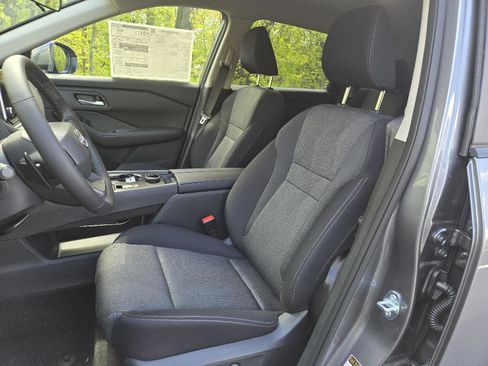 New 2026 Nissan Rogue SV w/ Cold Weather Package AWD/4WD image 10
