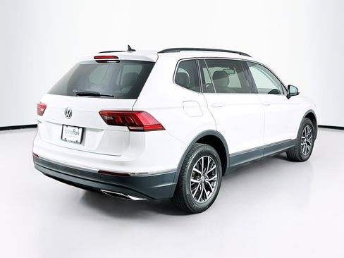 Used 2020 Volkswagen Tiguan SE w/ Panoramic Sunroof Package FWD image 9