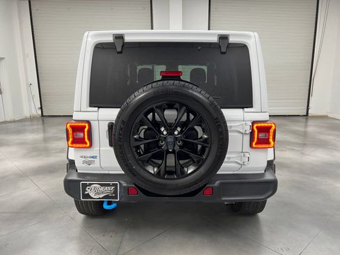 Used 2024 Jeep Wrangler Unlimited Sahara AWD/4WD image 8