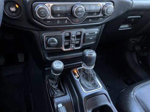 Used 2020 Jeep Wrangler Unlimited Sahara image 11