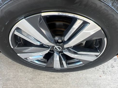 Used 2023 Nissan Rogue SL AWD/4WD image 40
