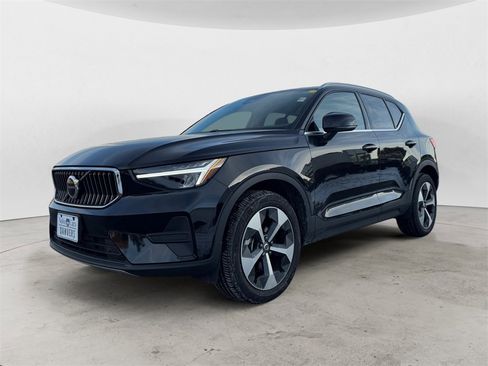 Certified 2025 Volvo XC40 B5 Core image 25
