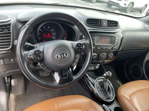 Used 2015 Kia Soul ! w/ Umber Package 1 FWD image 9