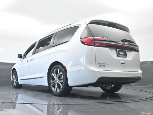 Used 2024 Chrysler Pacifica Pinnacle image 73