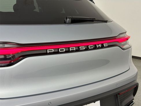 Certified 2026 Porsche Macan AWD/4WD image 17