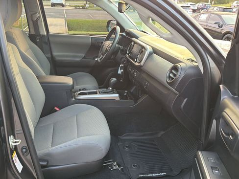Used 2020 Toyota Tacoma SR5 RWD image 13