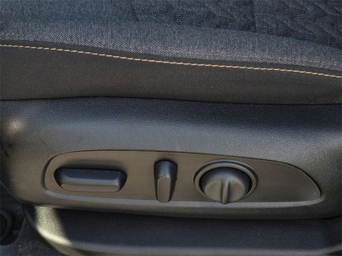 Used 2023 Chevrolet Equinox LT image 32