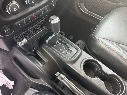 Used 2018 Jeep Wrangler Unlimited Sahara image 22