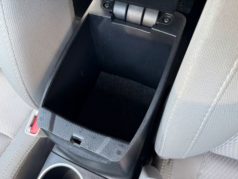 Used 2014 Toyota Corolla LE FWD image 29