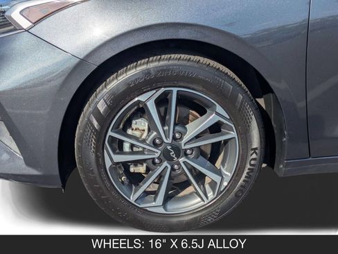Used 2023 Kia Forte LXS w/ LXS Technology Package FWD image 11