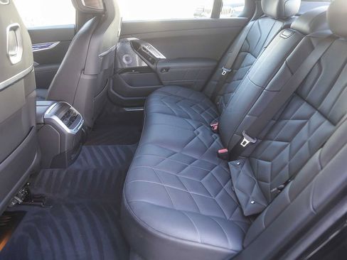 Used 2025 BMW 750e xDrive w/ Premium Package AWD/4WD image 15