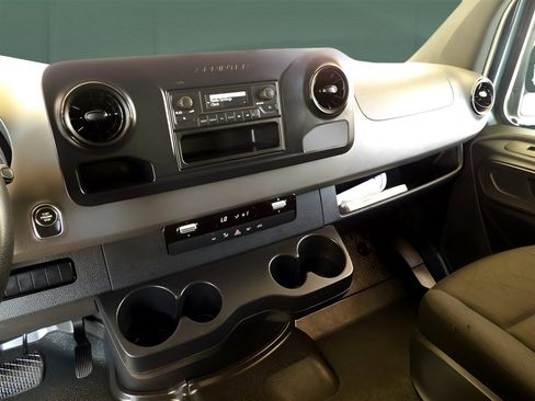 Used 2019 Mercedes-Benz Sprinter 144 image 17