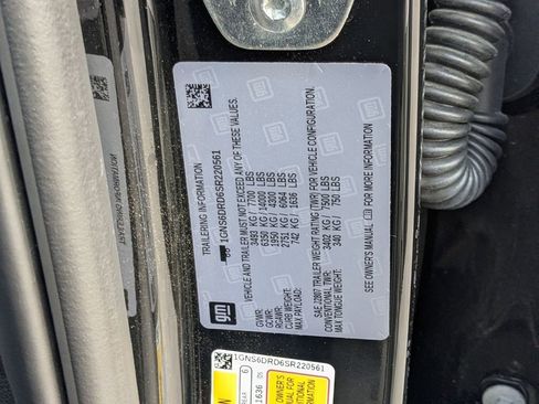 Used 2025 Chevrolet Suburban Z71 image 30