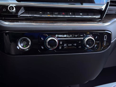 Used 2024 GMC Sierra 1500 SLE image 14