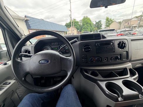 Used 2014 Ford E-250 and Econoline 250 Extended w/ Power Group RWD image 6