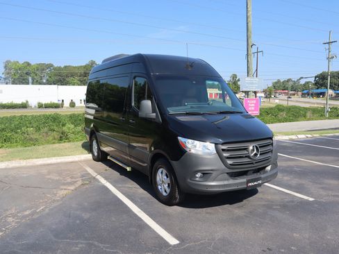 Used 2021 Mercedes-Benz Sprinter 2500 image 11