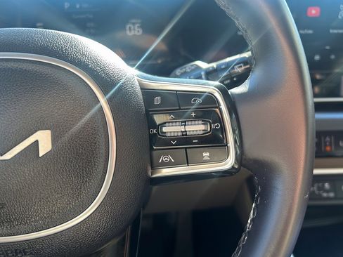 Used 2025 Kia Carnival image 30