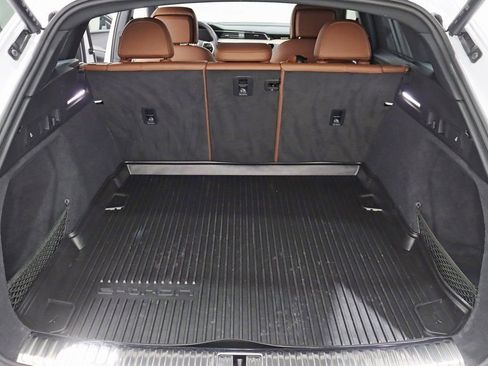 Used 2024 Audi Q8 e-tron Prestige image 39