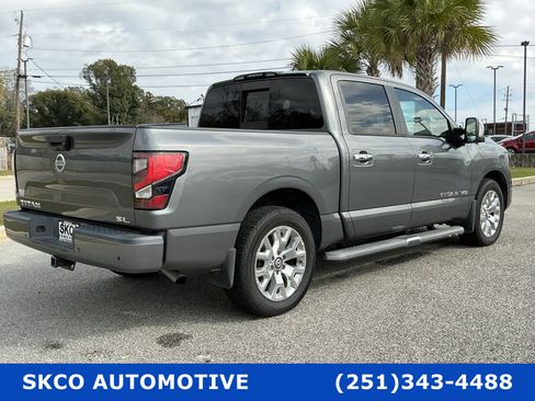 Used 2020 Nissan Titan SL w/ Moonroof Package image 5